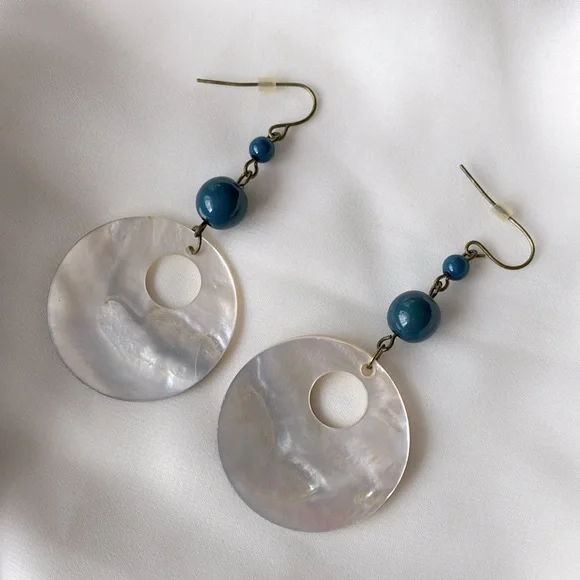 Shell Earrings - Picture 2 of 6